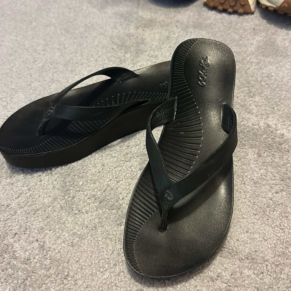 Like New Olukai platform sandals
